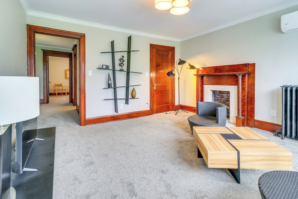4 Mi to Downtown Toledo: Walkable Riverside Apt