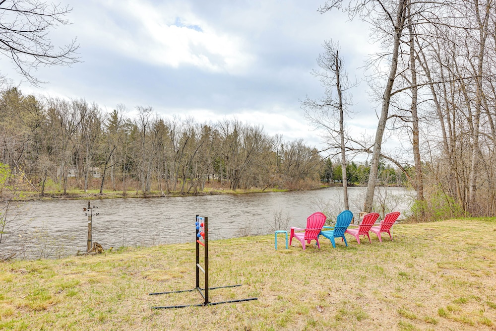 4 Mi to Snowmobile Trails: Muskegon River Retreat