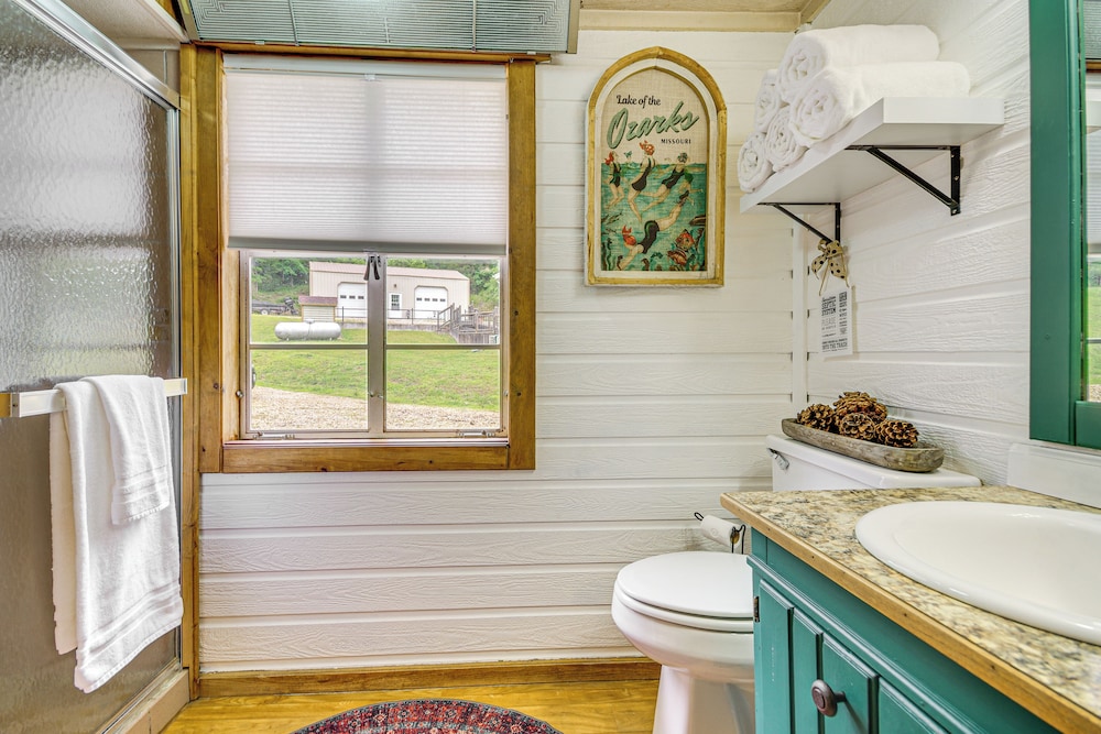 Hike, Swim & Fish: Lakefront Cabin in Roach!