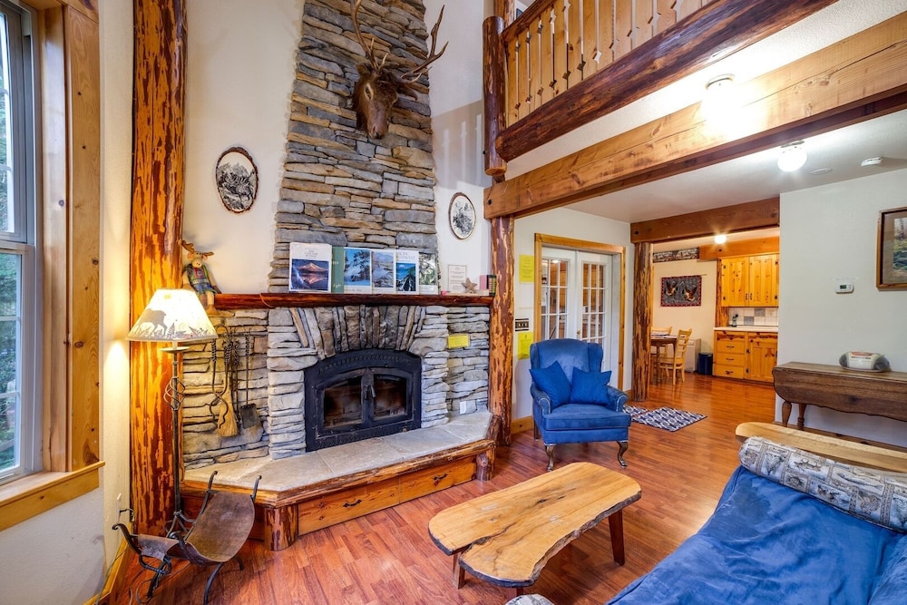 25sl - Hot Tub - Bbq - Pets Ok - Wifi - Sleeps 6 1 Bedroom Home by RedAwning