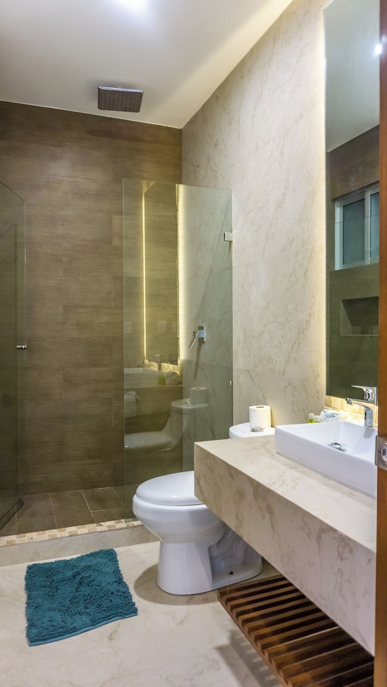 Luxury Studio Rooftop Pool and Jacuzzi