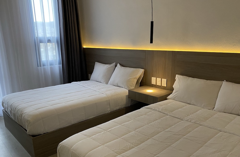 Pachuca Vacations - Hotel Blanco Pachuca - Property Image 1