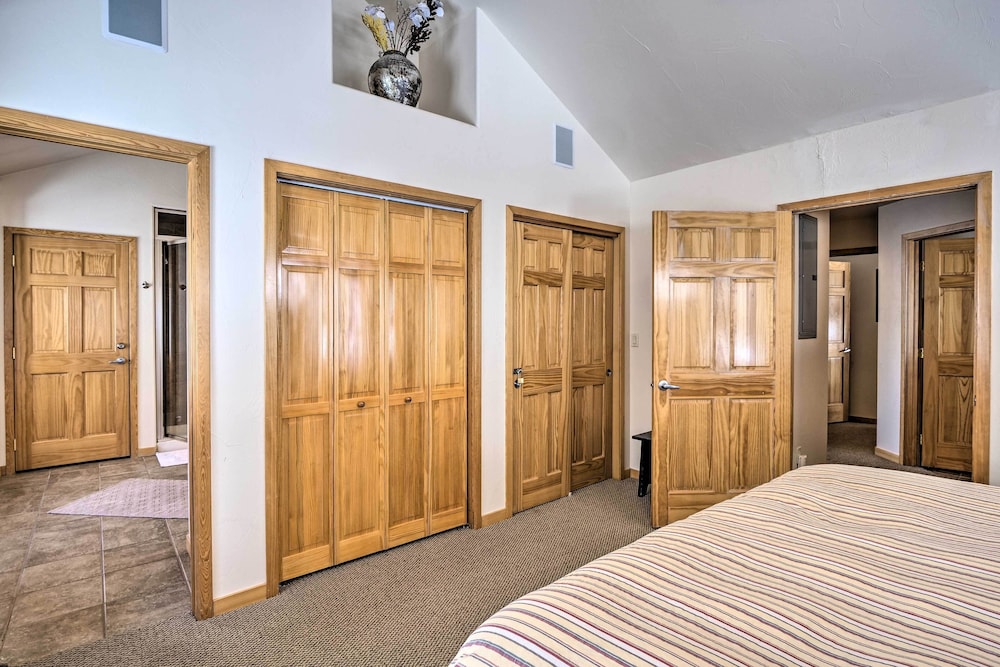 Slopeside Sanctuary - Penthouse < 1 Mi to Lifts! view 3