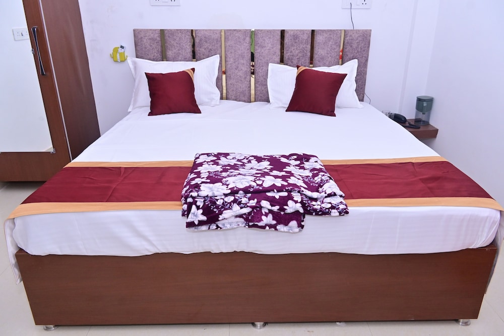 HOTEL NEELKANTH PALACE