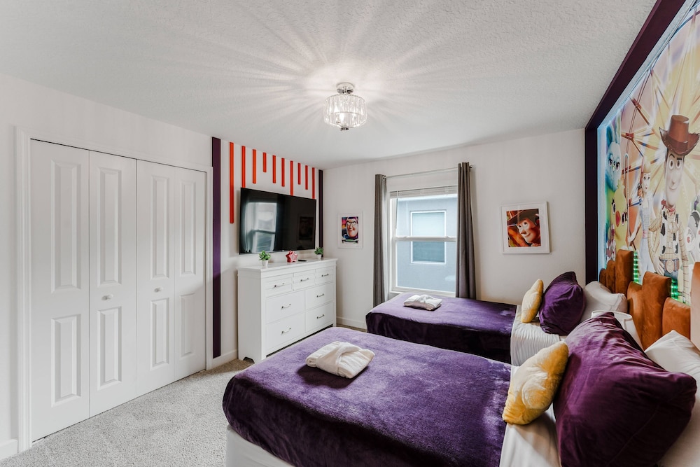 Dream 5Bd Storeylake Close to Disney