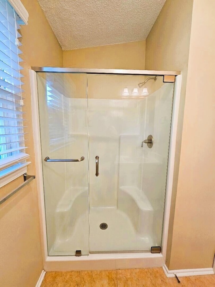 228 Lakeland