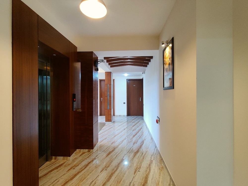 Lobby & Reception