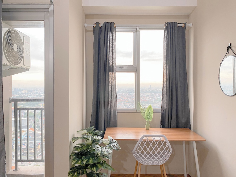 Relaxing Studio Apartment At Transpark Juanda Bekasi Timur view 2
