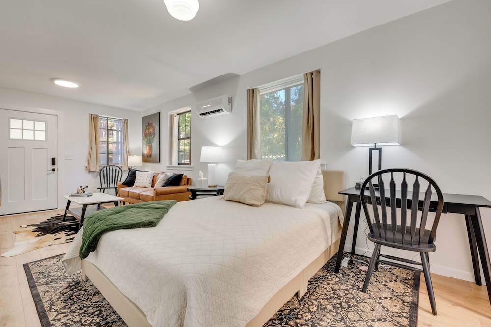 2 Mi to East Atlanta Village: Cozy Studio w/ Porch