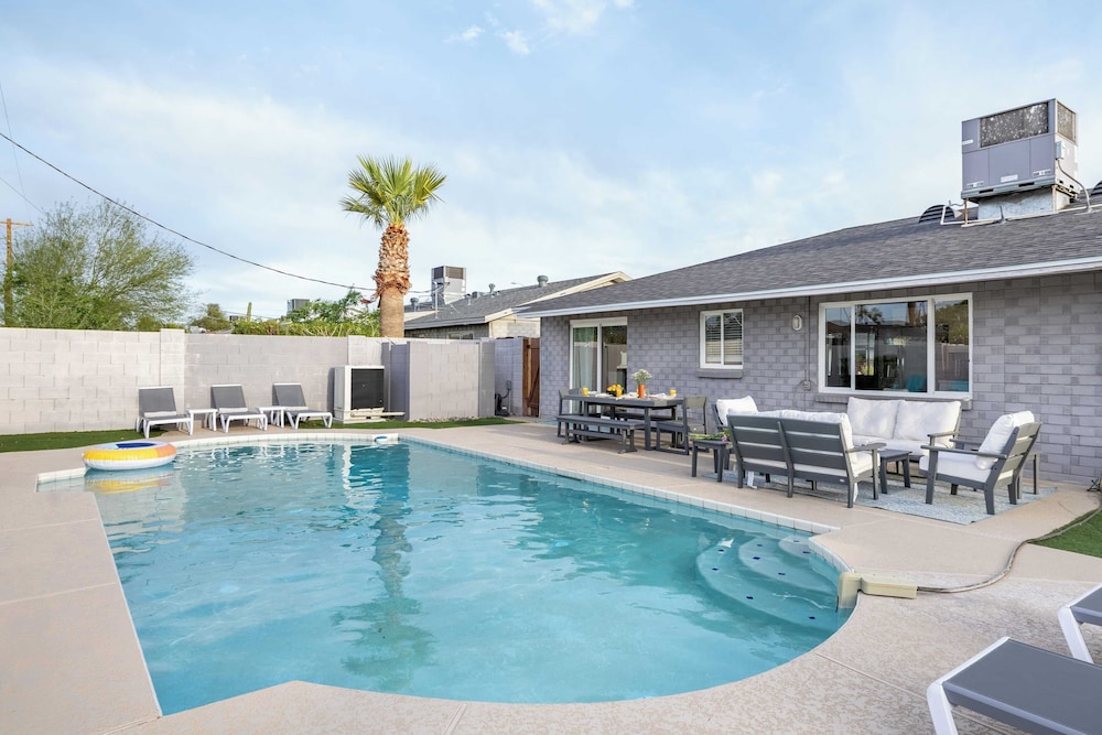 Indianola Oasis Private Pool, Outdoor Living & Old Town Access
