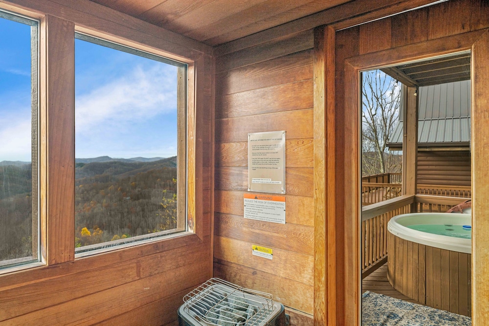 Blue Ridge Mountain Cabin With Stunning Views