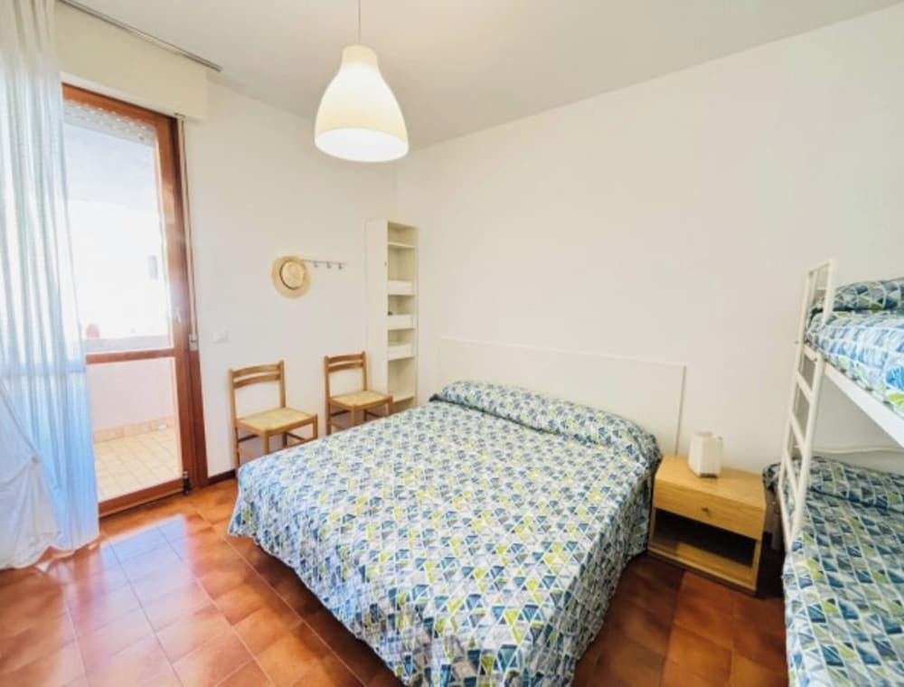 Flat With Terrace Overlooking the Pool - Beahost