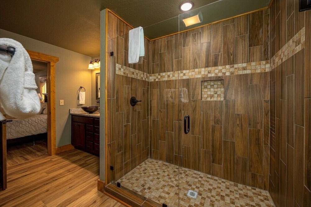 Luna Bear Lodge