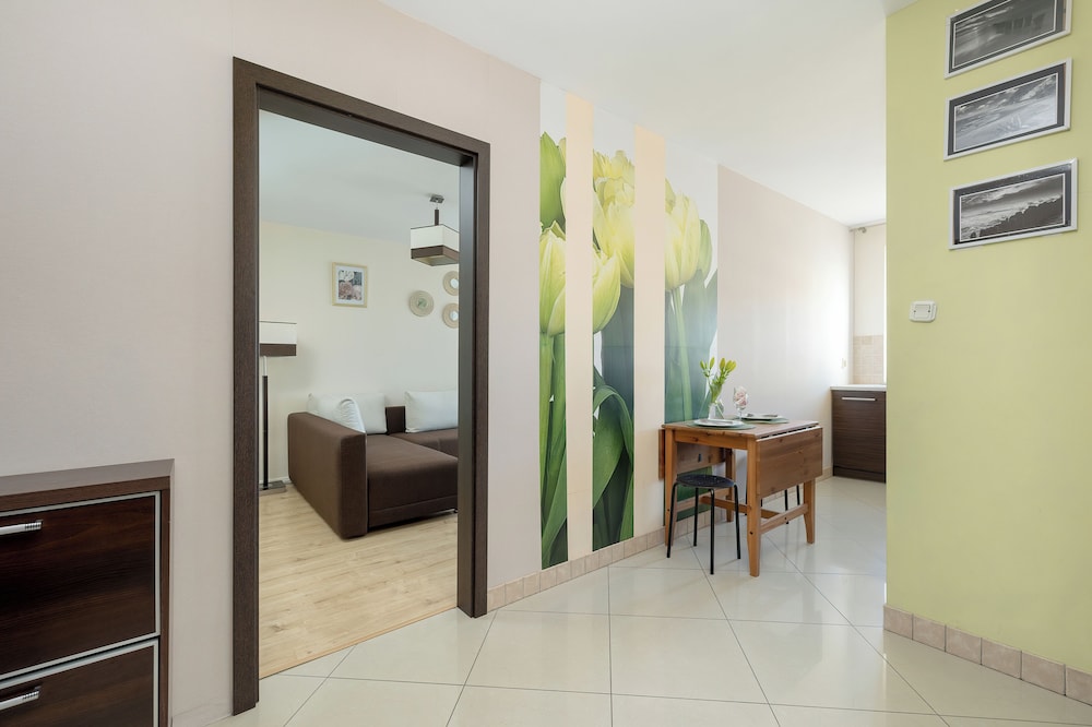 Cosy Kolobrzeg Apartment by Renters