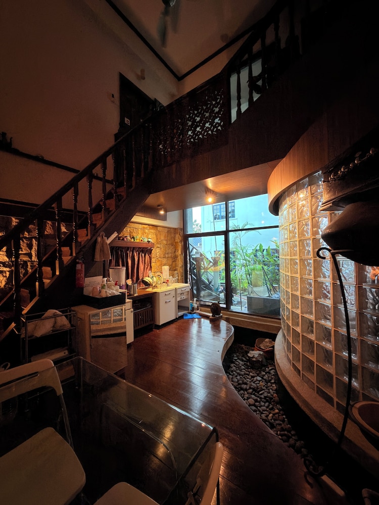 Serene Palm Heritage Tropical Villa
