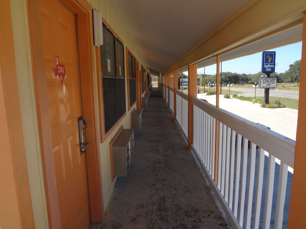 Antlers Inn - Property Image 11