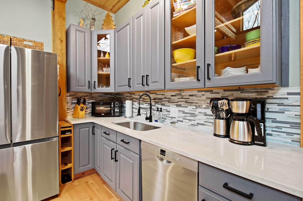 'the Nuthouse on Squirrel Creek': Ski, Hike & Fish