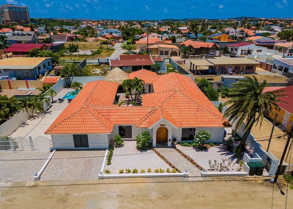 Colonial Modern Villa Sleep 14-pool Palapa Court