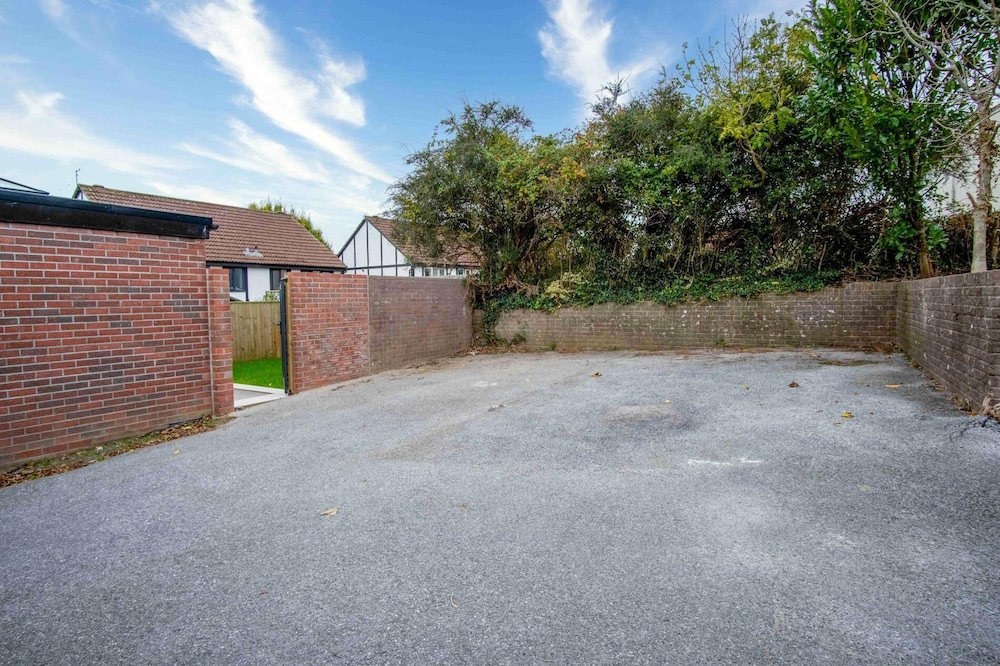 Hatherleigh Drive - 2 Bedroom House - Mumbles
