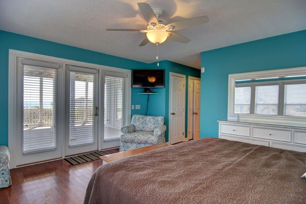 Dune Escape 5 Bedroom Home by RedAwning