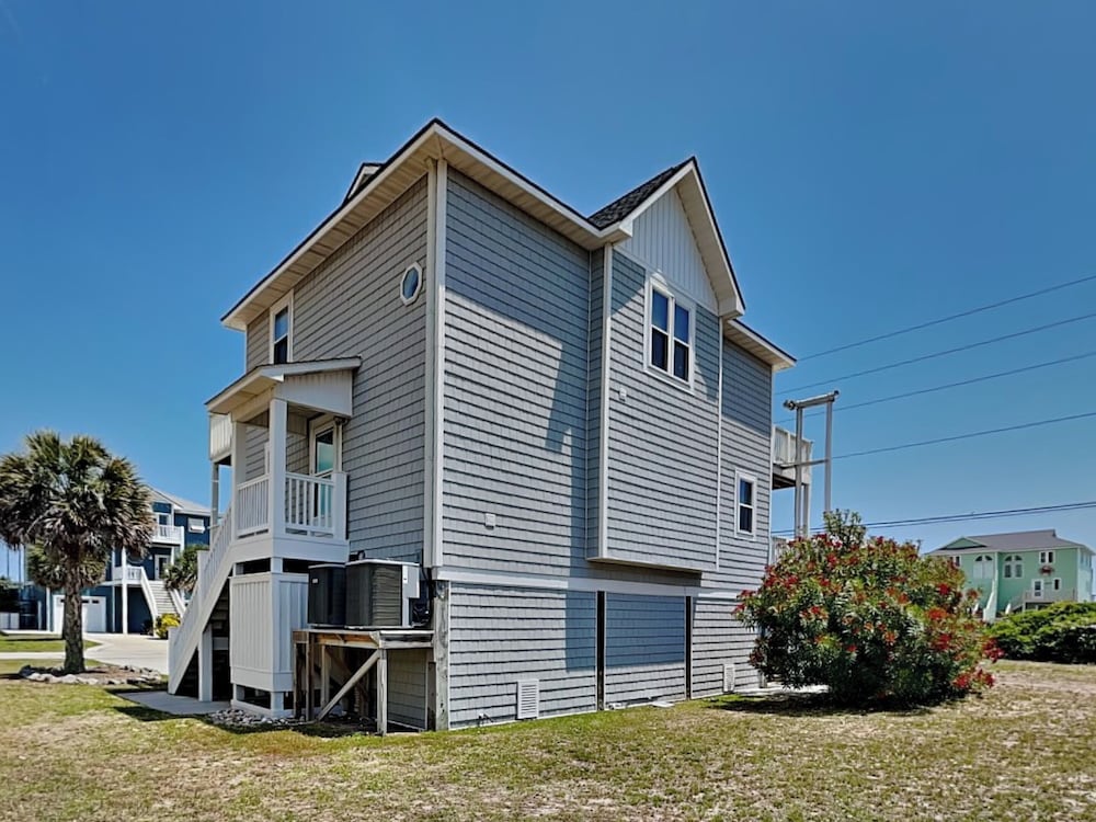 Salty Seahorse by Topsail Realty