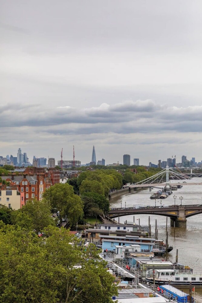 Scenic Riverside 2BD Flat - Chelsea
