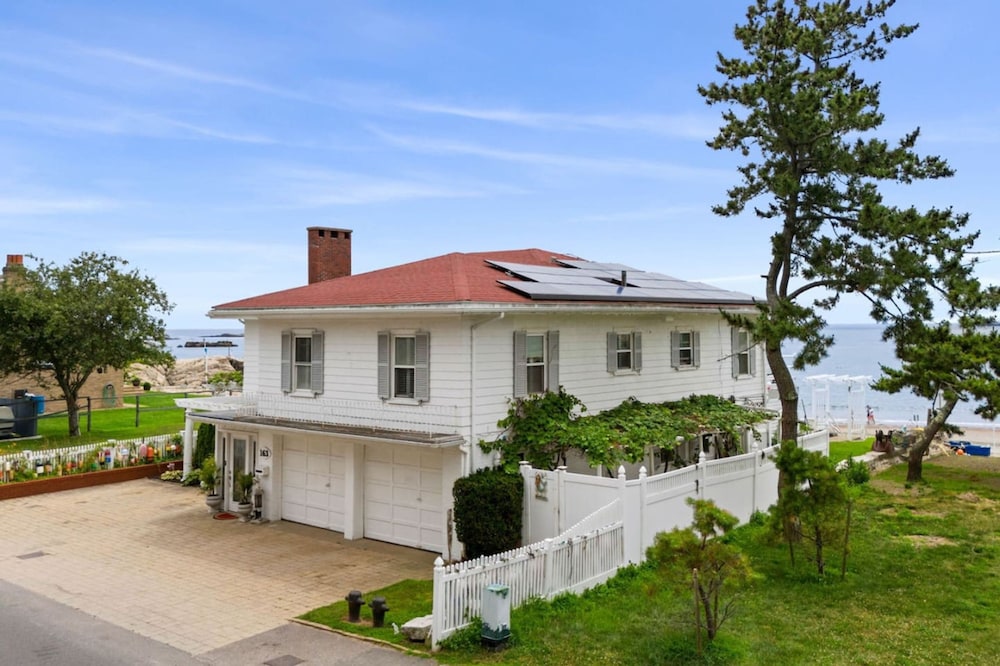 Coastal Charm Lobster Ch Teau