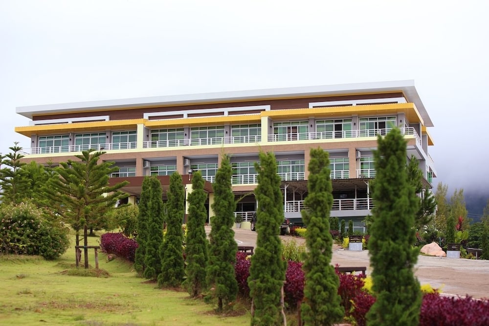 Breeze Hill Hotel