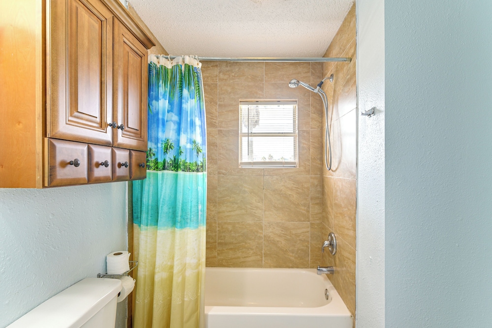 Walk to Beach: Galveston Family Getaway w/ Patio
