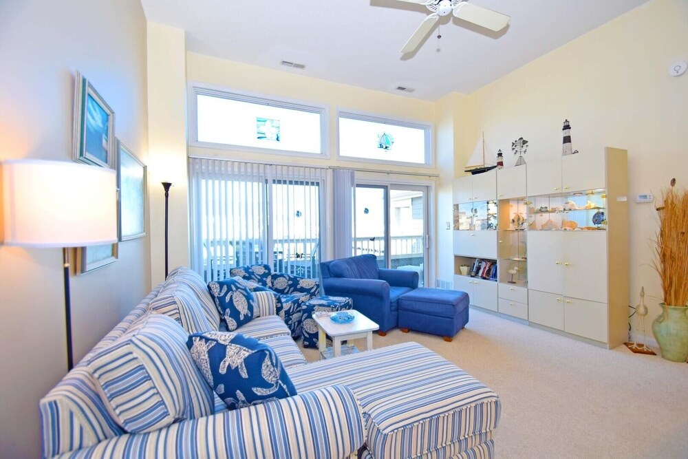 Seascape-heron Harbour 206-10 2 Bedroom Condo by RedAwning