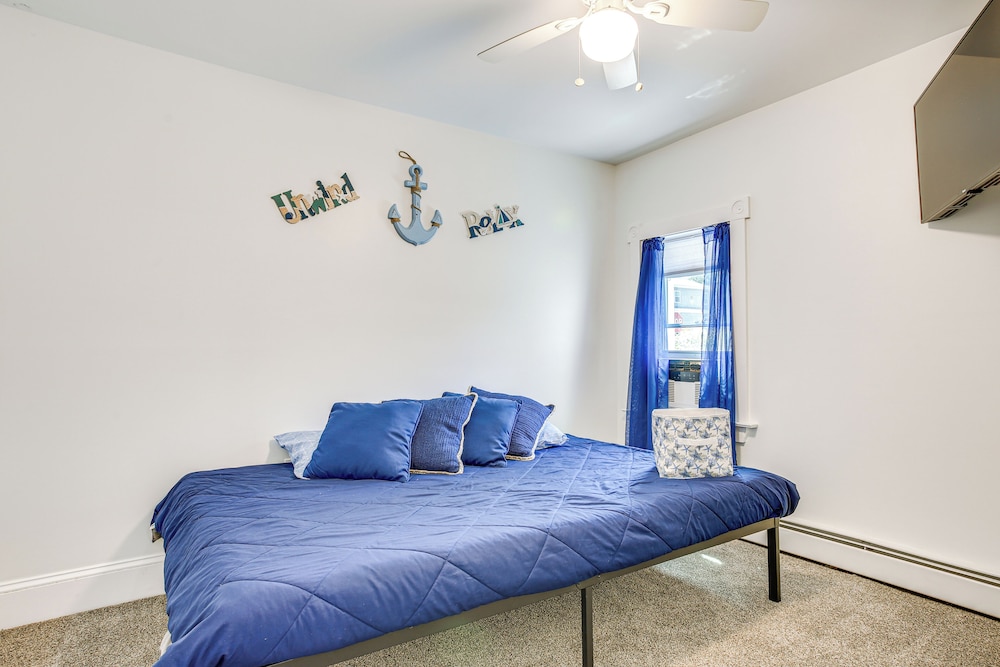 Walk to Beach: Somers Point Apartment! view 2