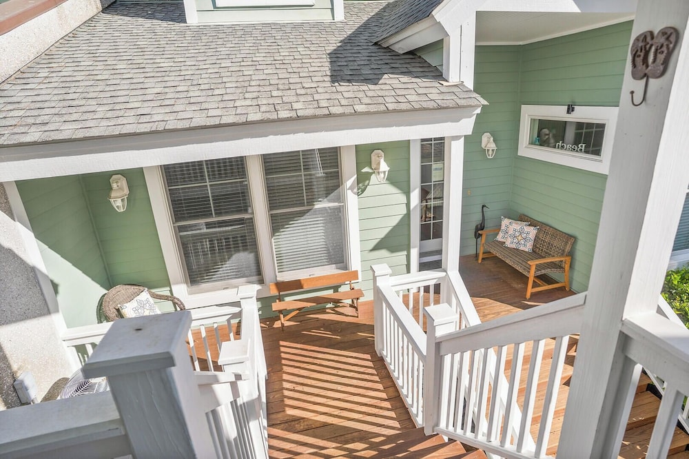 Tasteful 2 Story 4 Bedroom, 4 Bath Home! New on Rental Program, Sleeps 12!