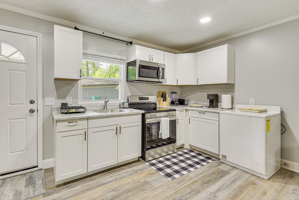 Private Deck & Yard: Home 3 Mi to Dtwn Sanford!