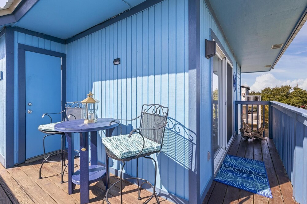 Lagoon Sun 5 1 Bedroom Condo by RedAwning