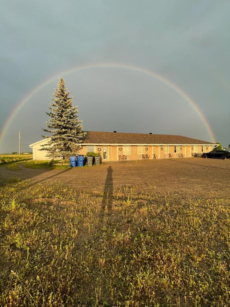 Earlton Motel