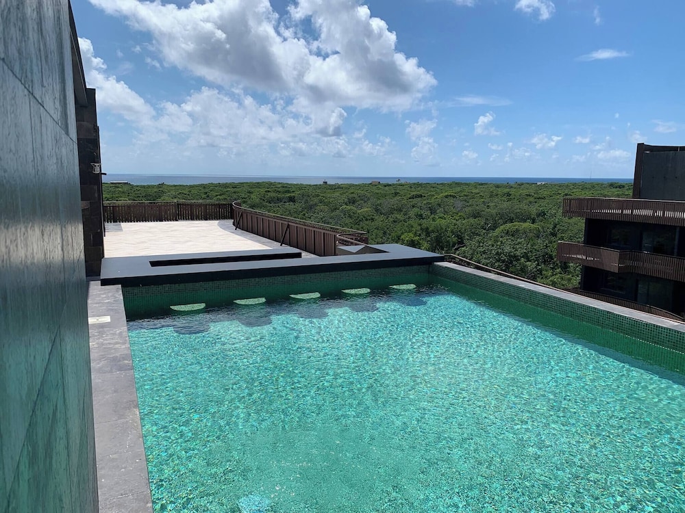 Unique Rooftop Sea View Walking to Beach The Best
