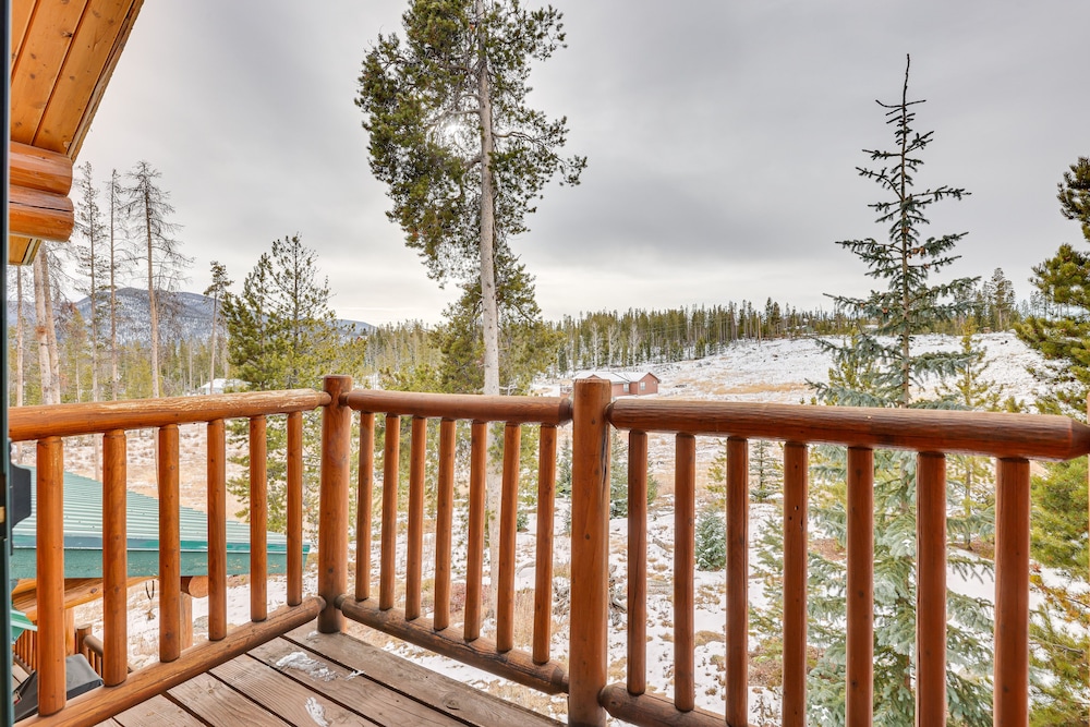 4 Mi to Rocky Mtn Nat'l Park: Cabin Near Town!