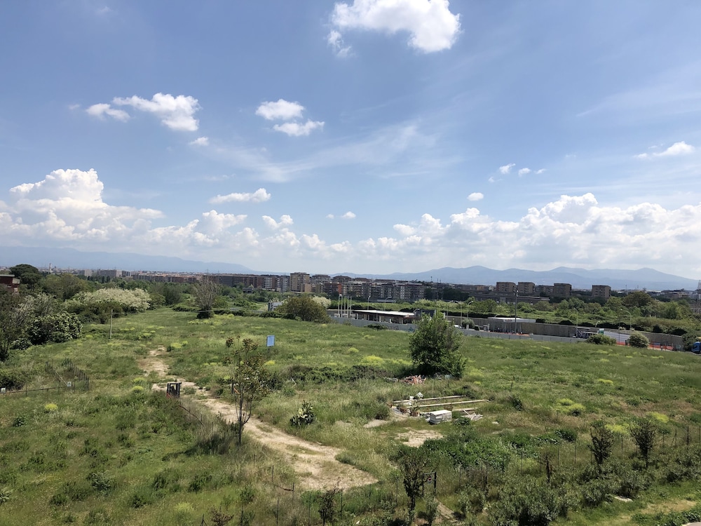 Kamchu Apartments Studio With Terrace Near Metro con Vista