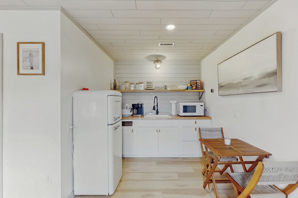 1BR Home w/ Outdoor Shower, Steps to Beach