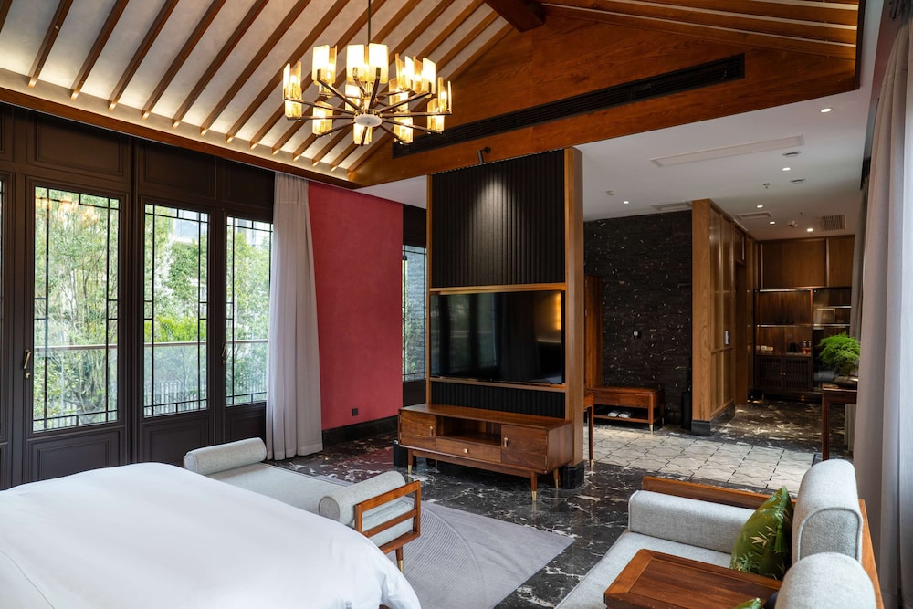 MOONRISE HOTELS & RESORTS