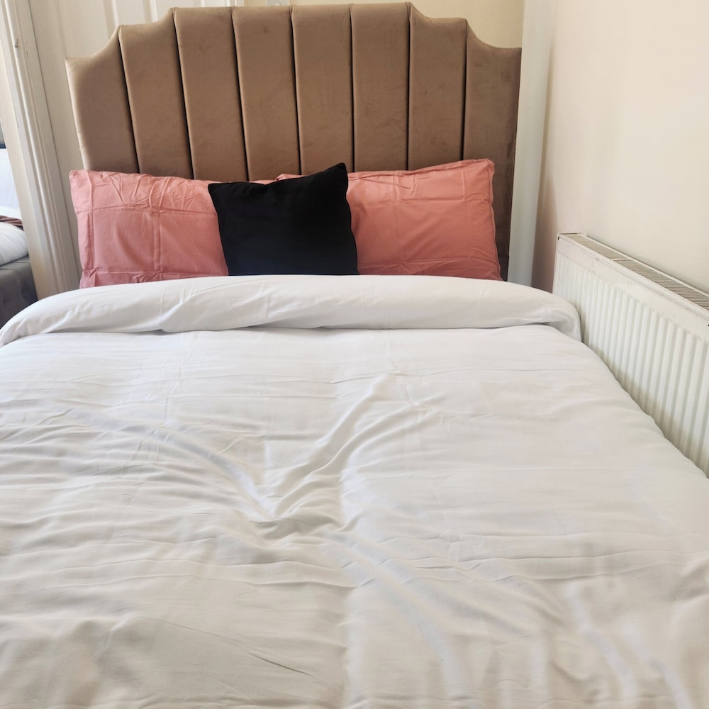 Tettenhall Road Retreat - Modern Apartment