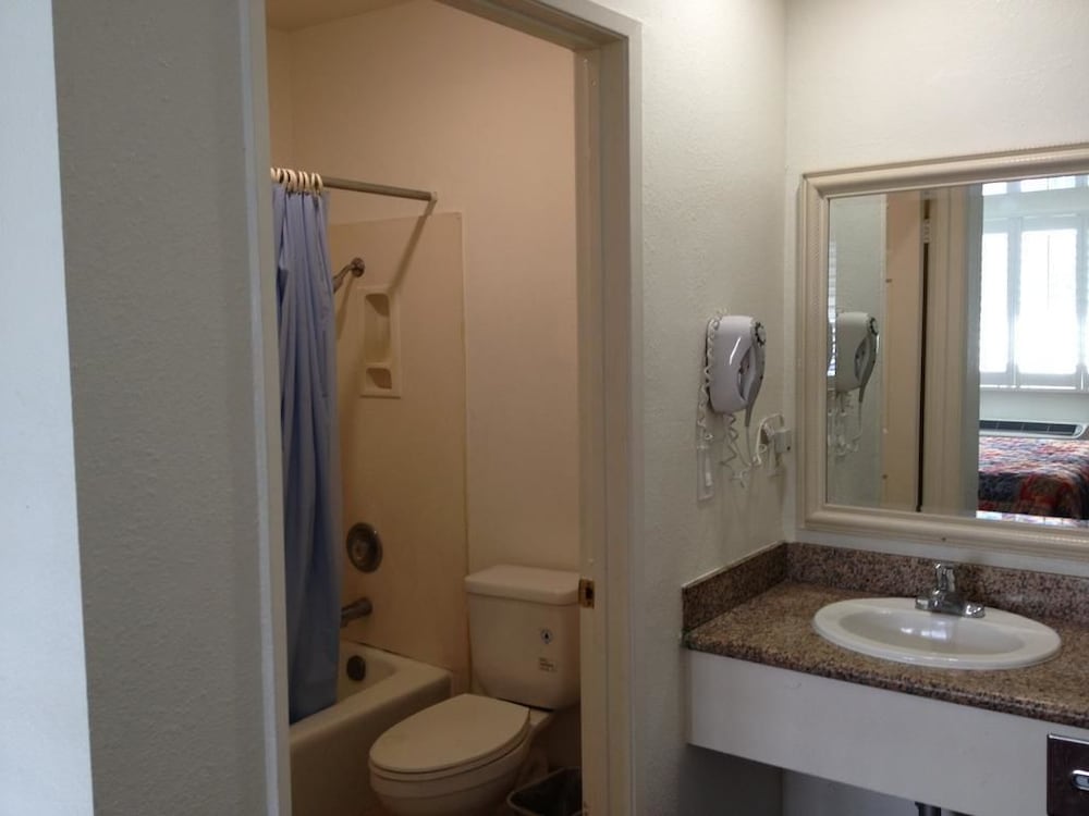 Scottish Inns Long Beach