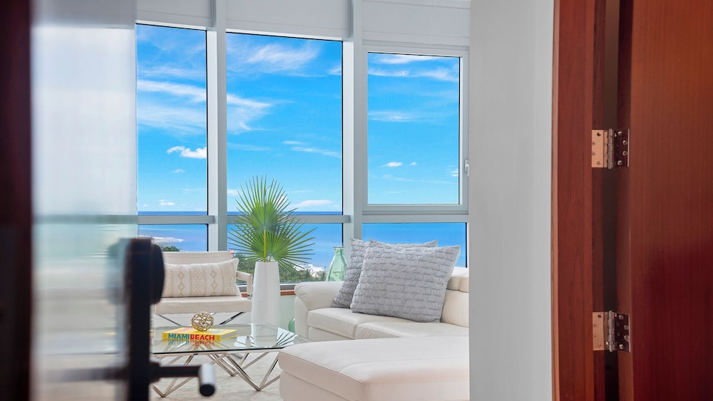 Luxury Vacation Rentals at The Setai by LRMB