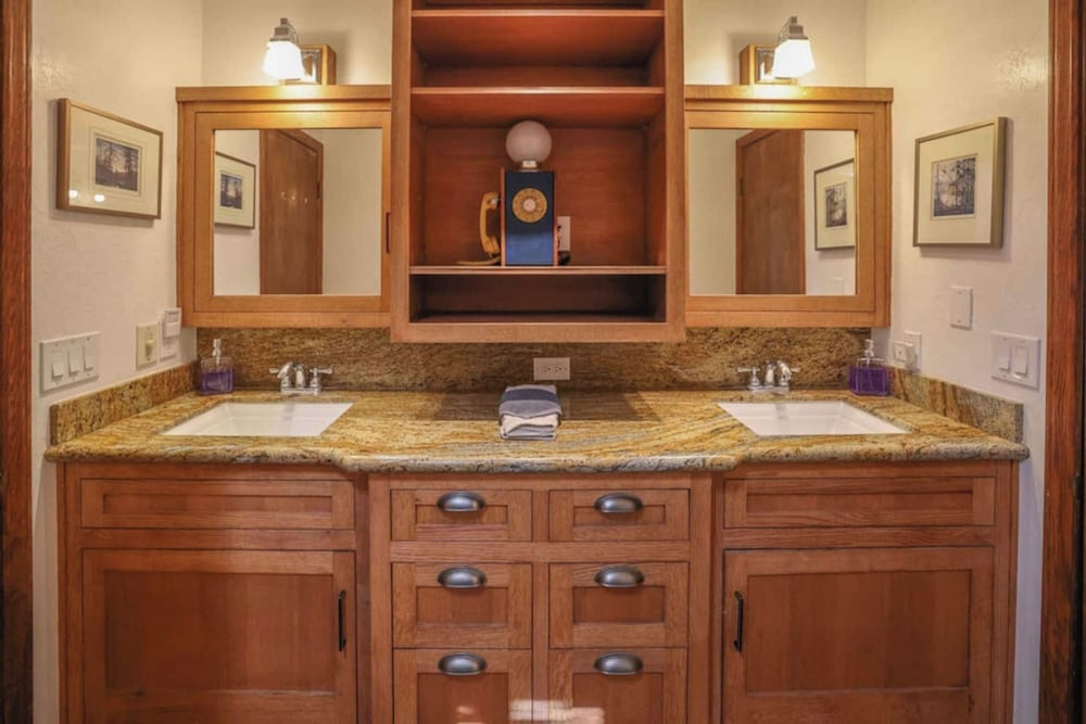 Moonridge Mountain Retreat