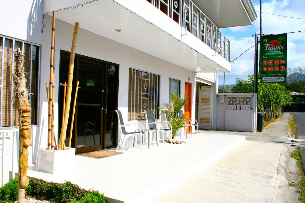 Hotel Tuanis Aparthotel - Image 1