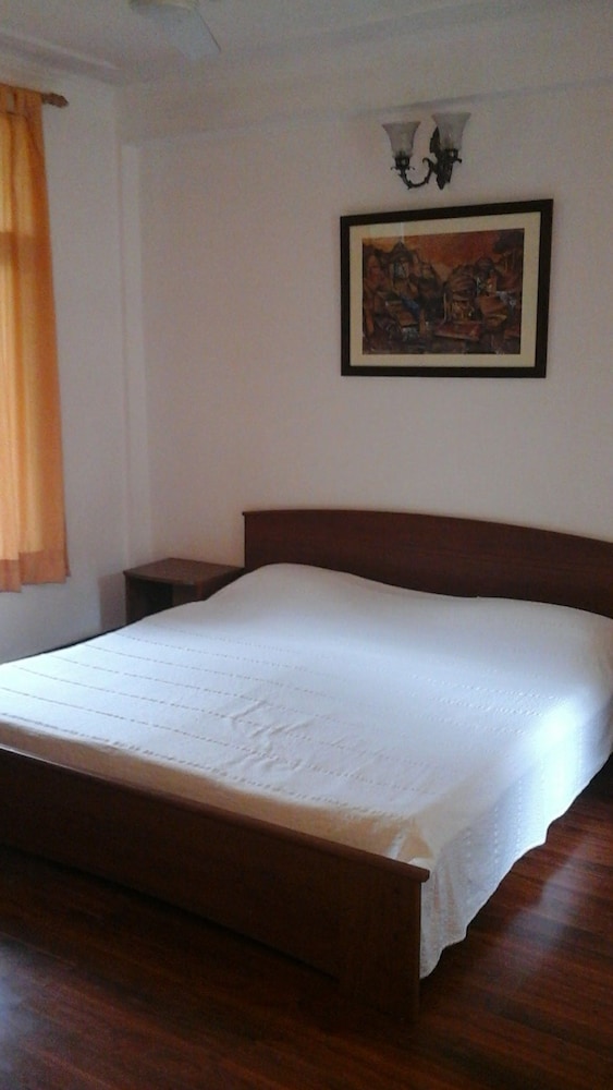 Hotel Dev Cottage