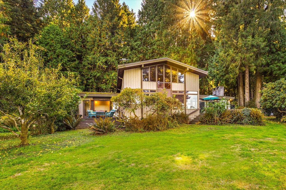 Puzzle Point Lodge in Poulsbo