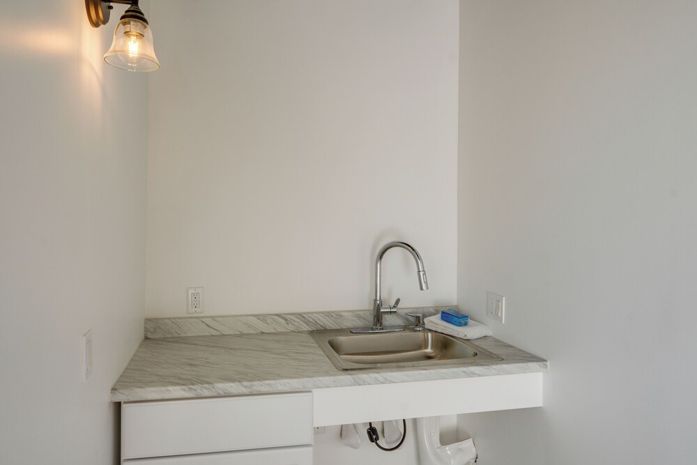 Mountain Views: Minimalist California Studio