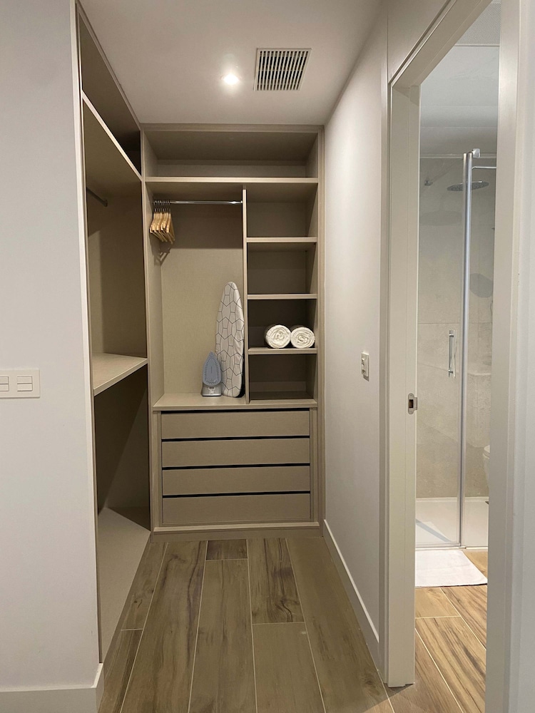 w Bright 2BR w Sunny Terrace in Chueca