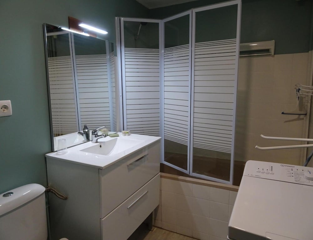 Studio in Plougasnou With Sea View and Beaches